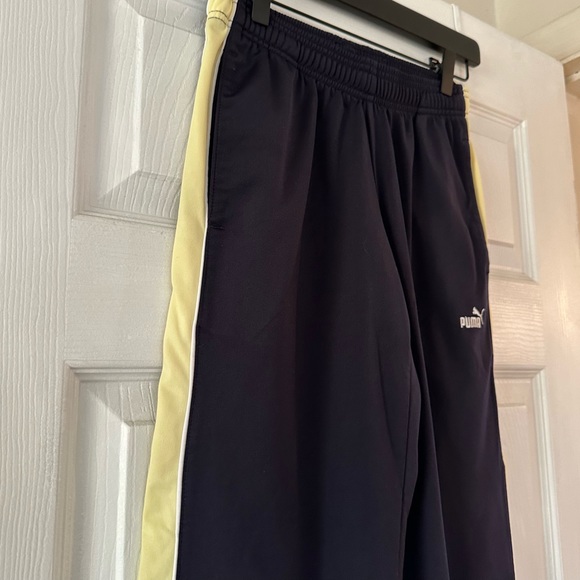 Puma Matching Shirt and Capri Pants - Picture 9 of 12